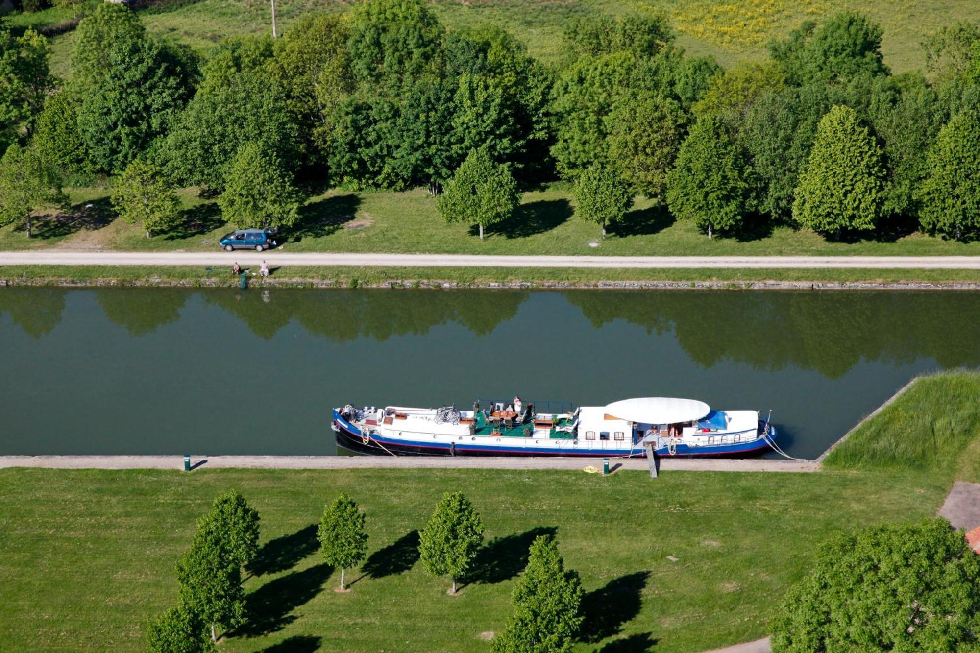 Maison Chaleureuse A Eringes Avec Jardin Et Parking Inclus Luaran gambar